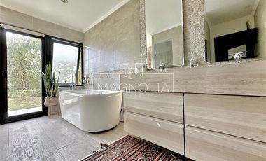Casa en venta de 5 dorm. en Colina