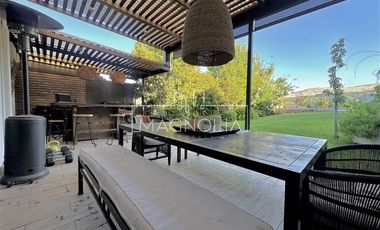 Casa en venta de 5 dorm. en Colina