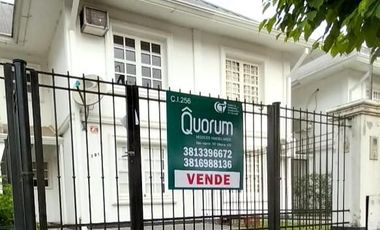 Casa en venta sobre Olegario Andrade al 300 esq San Juan