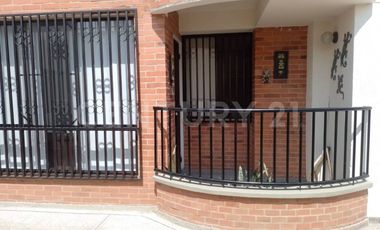 VENDO APARTAMENTO PRIMER PISO UNIDAD APARTAMENTOS EL LIMONAR