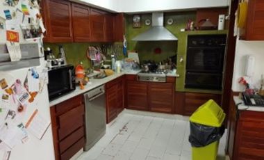 CHALET EN DOS PLANTAS DE 4 AMBIENTES. BARRIO GUEMES.
