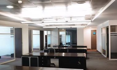 Oficina acondicionada en renta de 479m2 en zona Santa María