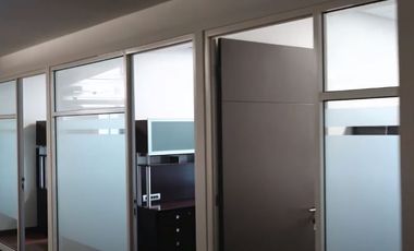 Oficina acondicionada en renta de 479m2 en zona Santa María