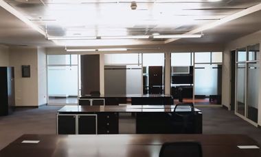 Oficina acondicionada en renta de 479m2 en zona Santa María