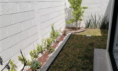CASA EN VENTA EN ZARU FRENTE A ZAKIA EL MARQUES QUERETARO GAA