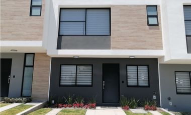 CASA EN VENTA EN ZARU FRENTE A ZAKIA EL MARQUES QUERETARO GAA