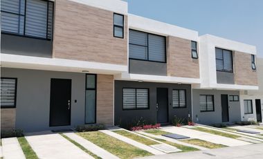 CASA EN VENTA EN ZARU FRENTE A ZAKIA EL MARQUES QUERETARO GAA
