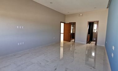 Casa Lujosa en Residencia en Las Palmas Green  con Alberca