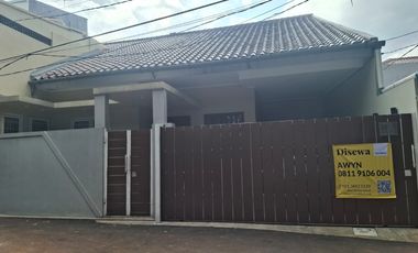 Rumah Baru Direnovasi di Jalan Besar di Condet Disewa/ Dijual Cepat
