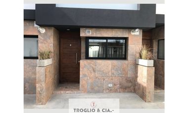 Triplex 4 amb con entrada vehículo “a Estrenar