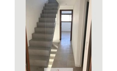 Triplex 4 amb con entrada vehículo “a Estrenar