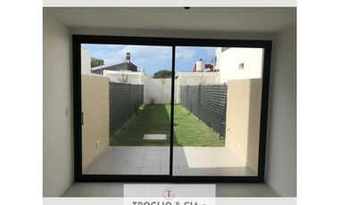 Triplex 4 amb con entrada vehículo “a Estrenar