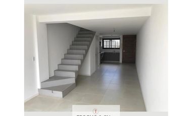 Triplex 4 amb con entrada vehículo “a Estrenar