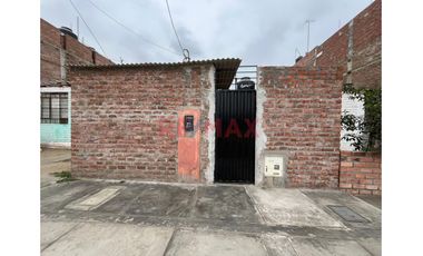 Venta Casa  Frente A Parque Urb. Manuel Arevalo - La Esperanza