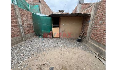 Venta Casa  Frente A Parque Urb. Manuel Arevalo - La Esperanza