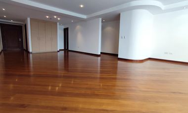 Departamento en Renta de 3 dormitorios, en edificio seguro, zona exclusiva, sector la Coruña