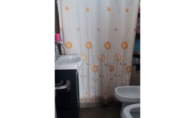 Dos unidades en block de 3 ambientes c/u por pasillo al fondo. Zona San Carlos. Apto crédito.