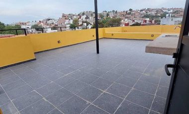 RENTO AMPLIO PENTHOUSE  SIN MUEBLES