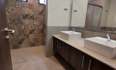 RENTO AMPLIO PENTHOUSE  SIN MUEBLES