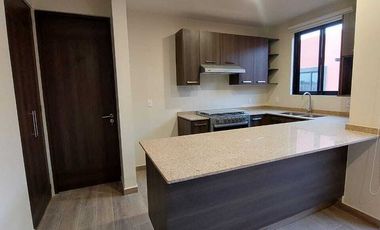 RENTO AMPLIO PENTHOUSE  SIN MUEBLES