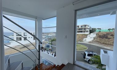 Elegante y moderna casa vista al mar en Urb. Ciudad del Mar, Manta