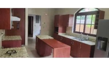Se Alquila Hermosa casa en Costa Sur $2500
