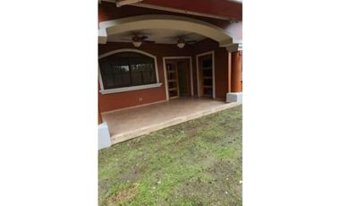 Se Alquila Hermosa casa en Costa Sur $2500