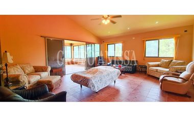 OPORTUNIDAD! Se Vende Amplia Casa en Altos del Maria