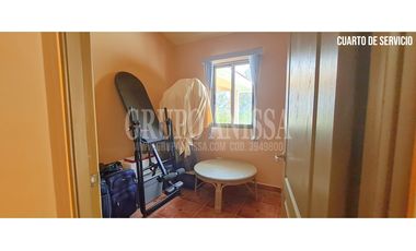 OPORTUNIDAD! Se Vende Amplia Casa en Altos del Maria