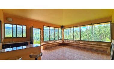 OPORTUNIDAD! Se Vende Amplia Casa en Altos del Maria