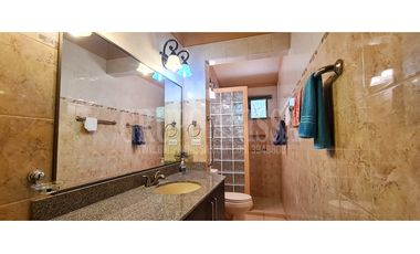 OPORTUNIDAD! Se Vende Amplia Casa en Altos del Maria