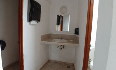 Oficina en Renta/Venta de un piso en Col. Centro avenida principal