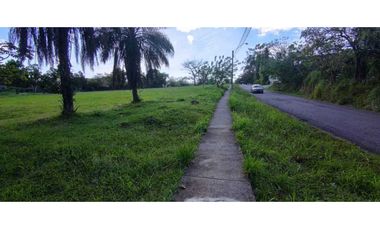 VENDO LOTE DE 8002M2 COMERCIAL