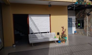 Casa para 2 Familias en venta en Wilde Centro