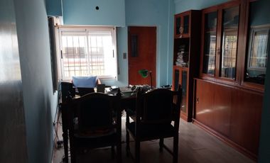 Casa para 2 Familias en venta en Wilde Centro