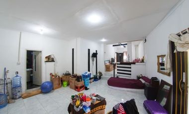 GUEST HOUSE 3 LANTAI, 8 KAMAR DEKAT PATUNG GWK