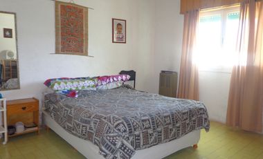 Casa en Venta 70 m2 cub. Todos los Servicios! Lote de 10 x 33.