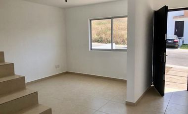 PRECIOSA CASA DE 3 NIVELES TIENE TODO!  JARDIN 70M2 GRAN SALÓN DE JUEGOS 3 REC