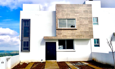 PRECIOSA CASA DE 3 NIVELES TIENE TODO!  JARDIN 70M2 GRAN SALÓN DE JUEGOS 3 REC