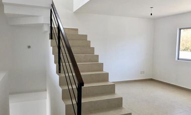 PRECIOSA CASA DE 3 NIVELES TIENE TODO!  JARDIN 70M2 GRAN SALÓN DE JUEGOS 3 REC