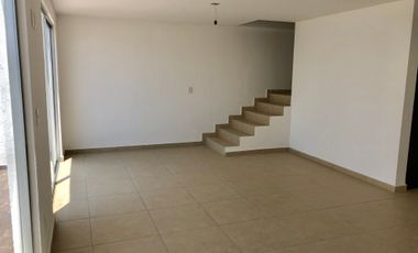 PRECIOSA CASA DE 3 NIVELES TIENE TODO!  JARDIN 70M2 GRAN SALÓN DE JUEGOS 3 REC