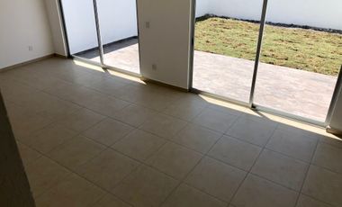 PRECIOSA CASA DE 3 NIVELES TIENE TODO!  JARDIN 70M2 GRAN SALÓN DE JUEGOS 3 REC