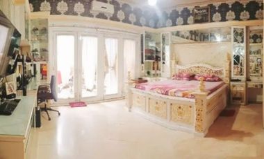 Rumah Mewah di Gayung sari Ada Kolam Renang Full Furnish