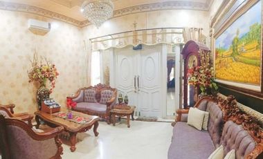 Rumah Mewah di Gayung sari Ada Kolam Renang Full Furnish