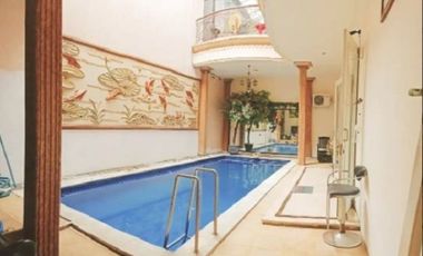 Rumah Mewah di Gayung sari Ada Kolam Renang Full Furnish