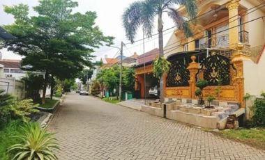 Rumah Mewah di Gayung sari Ada Kolam Renang Full Furnish