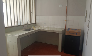 casa en arriendo en prados del norte. Cod A5967