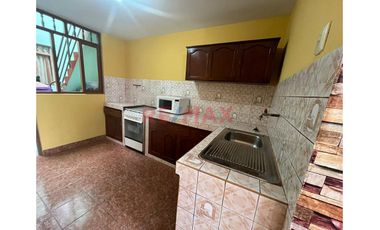 Venta De Casa 2 Pisos Urb. Manuel Arevalo