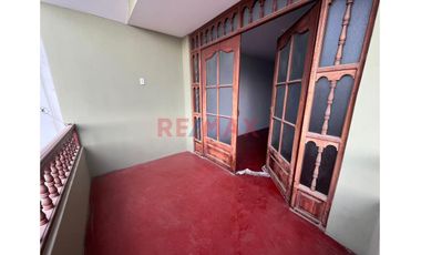 Venta De Casa 2 Pisos Urb. Manuel Arevalo
