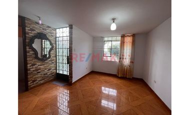 Venta De Casa 2 Pisos Urb. Manuel Arevalo